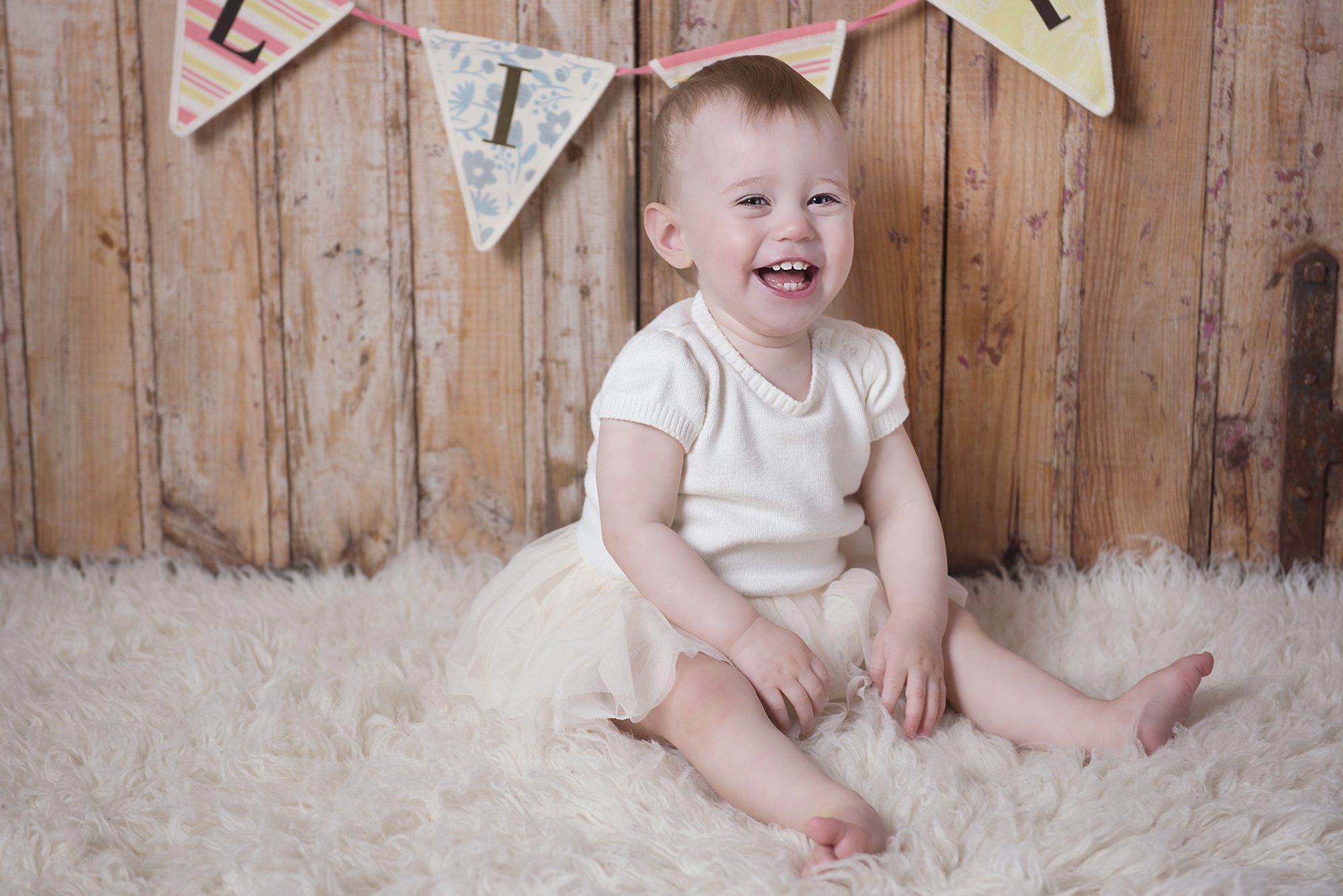 little girl laughing in photography session Wokingham
