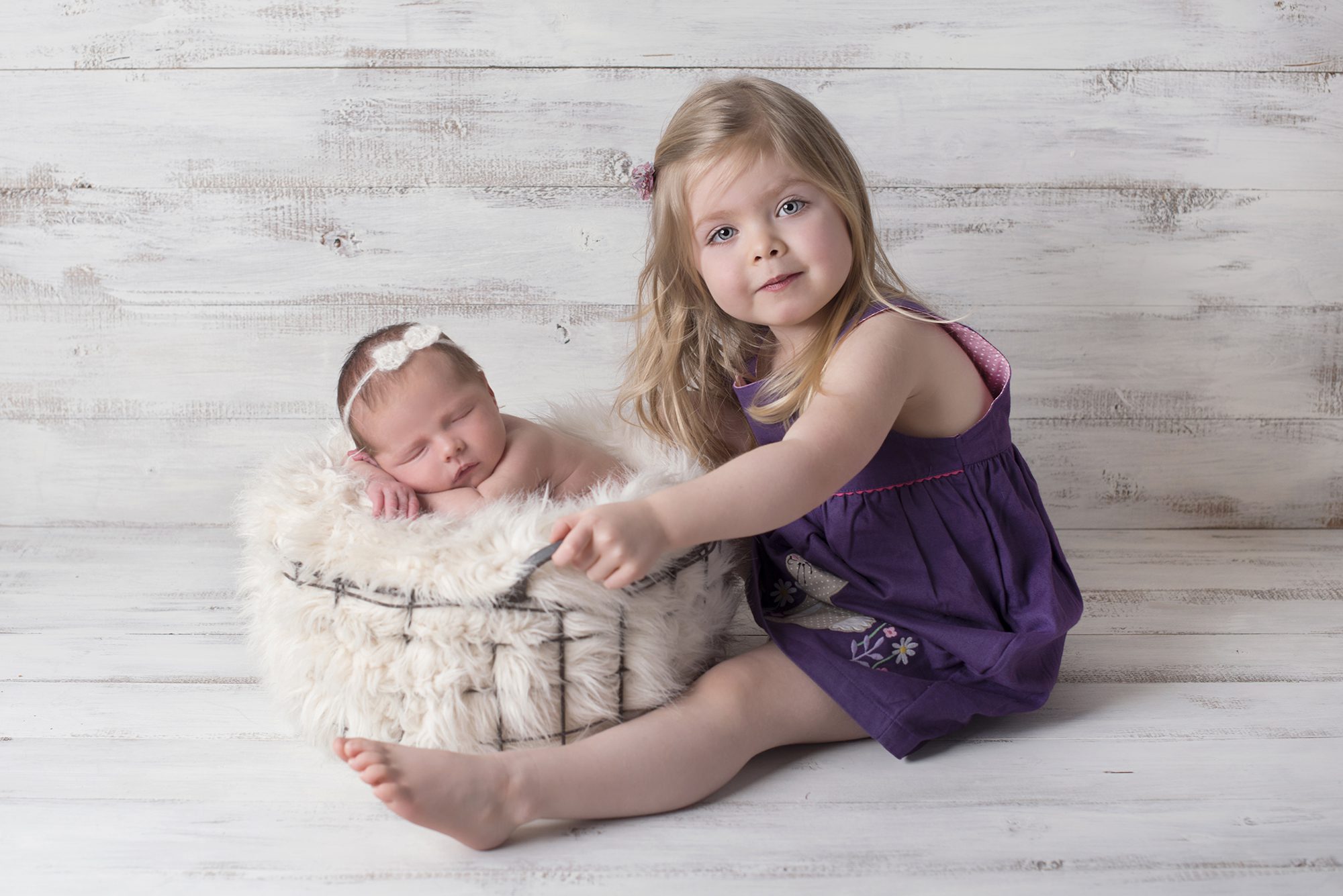little girl with baby sister in newborn photoshoot Twyford, Berkshire
