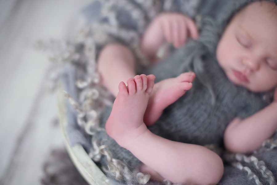 newborn baby feet photographed by baby photographer Twyford, Wokingham